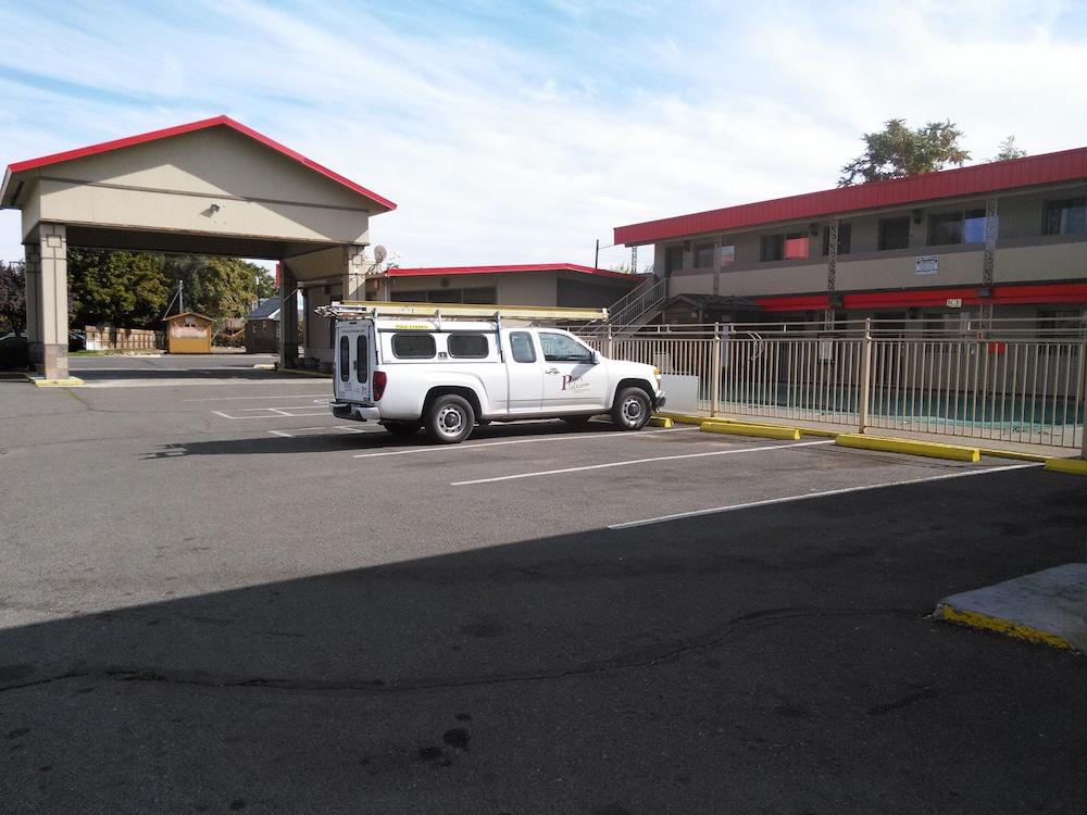 Yakima Valley Inn Exterior foto